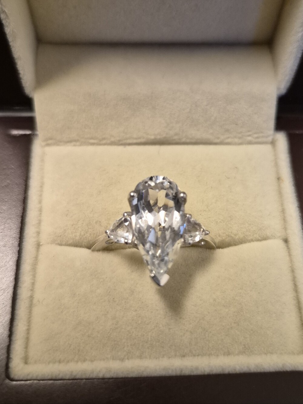New In Box 6 5ct Genuine White Topaz Ring In Rhodium Over Sterling Silver 9